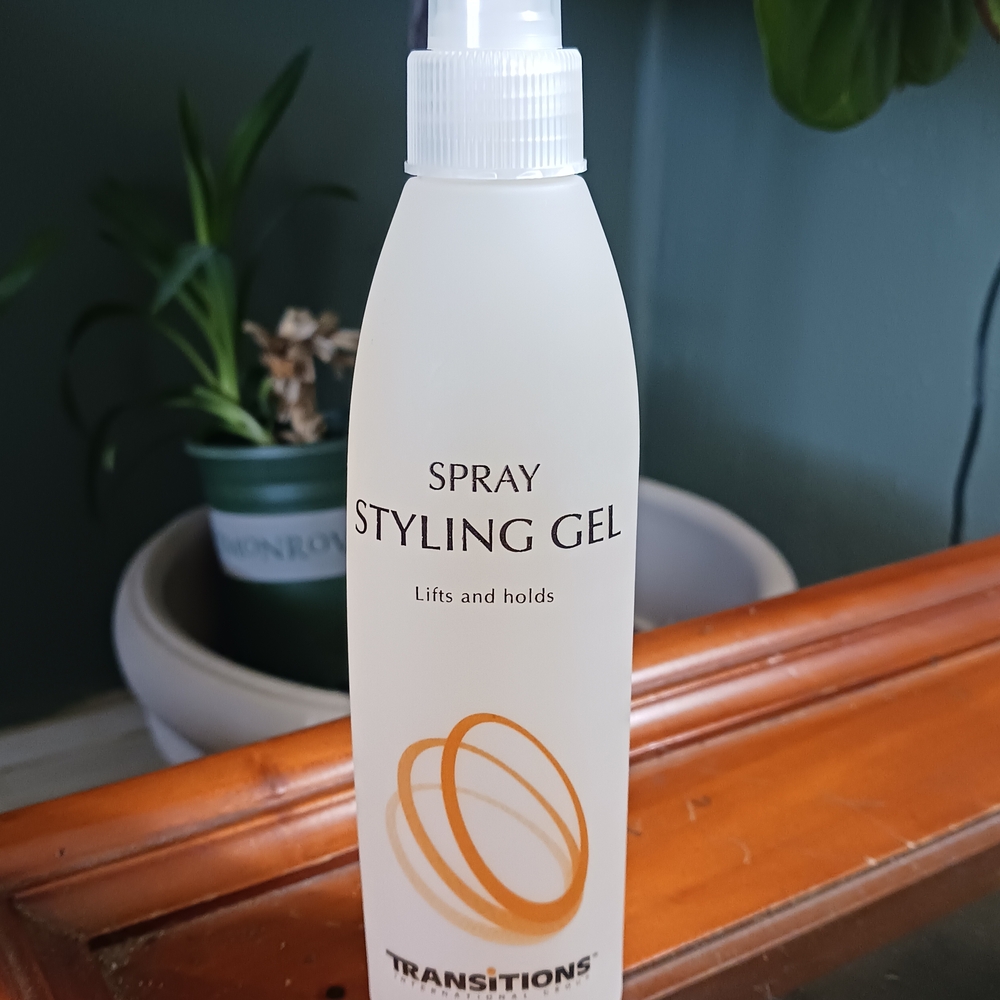 Transitions Spray Styling Gel - White